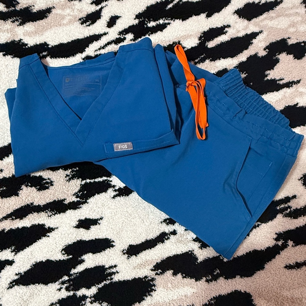 FIGS Blue Scrub Set